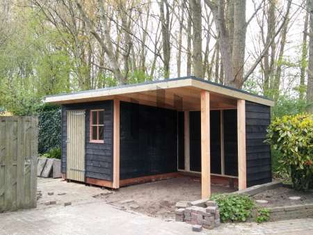 Tuinhuis met overkapping HS-10 gemonteerd in Velserbroek